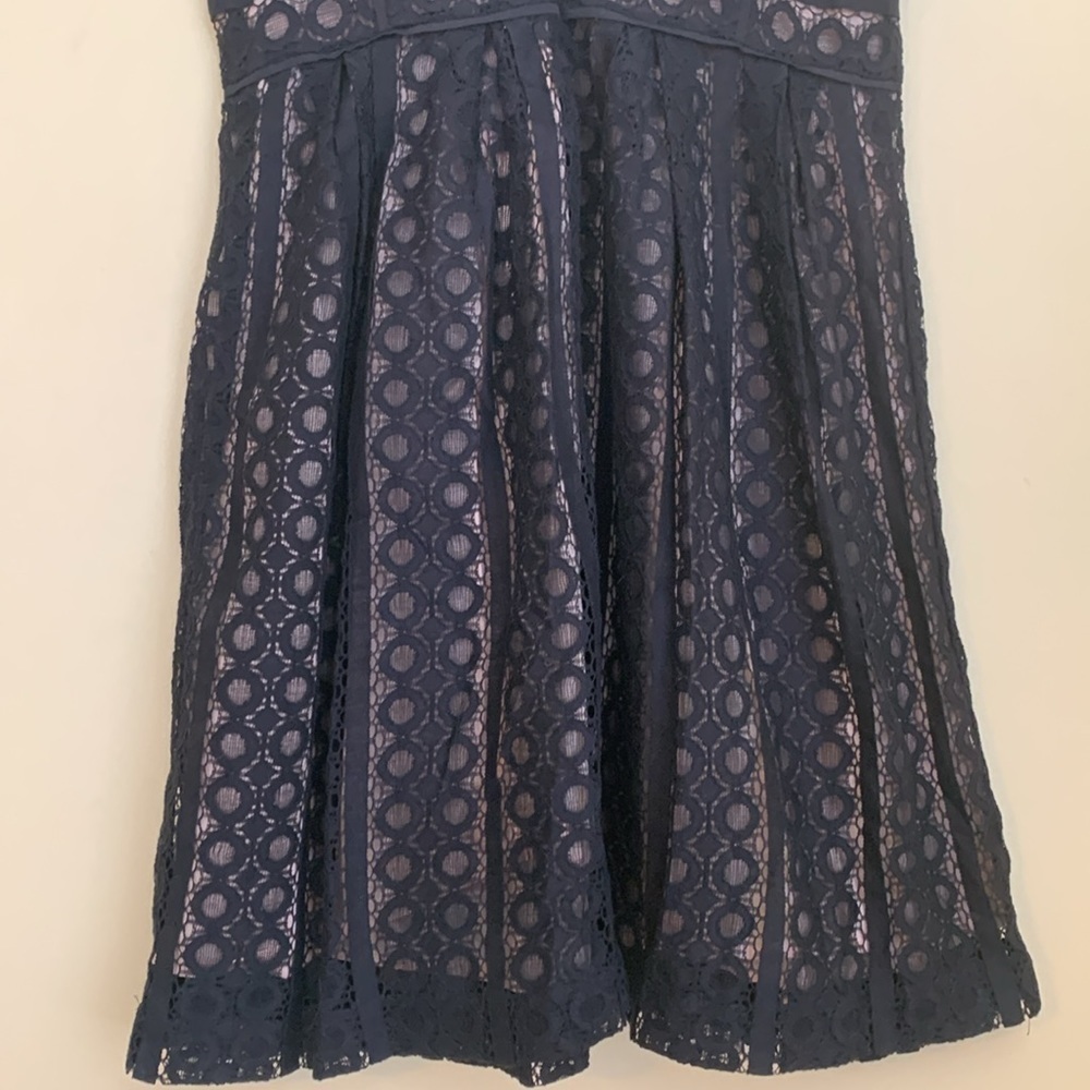 Loft | Black Tan Lace Embroideree V-Neck Sleeveless Fit & Flare Pleated Dress 2P - Picture 13 of 17